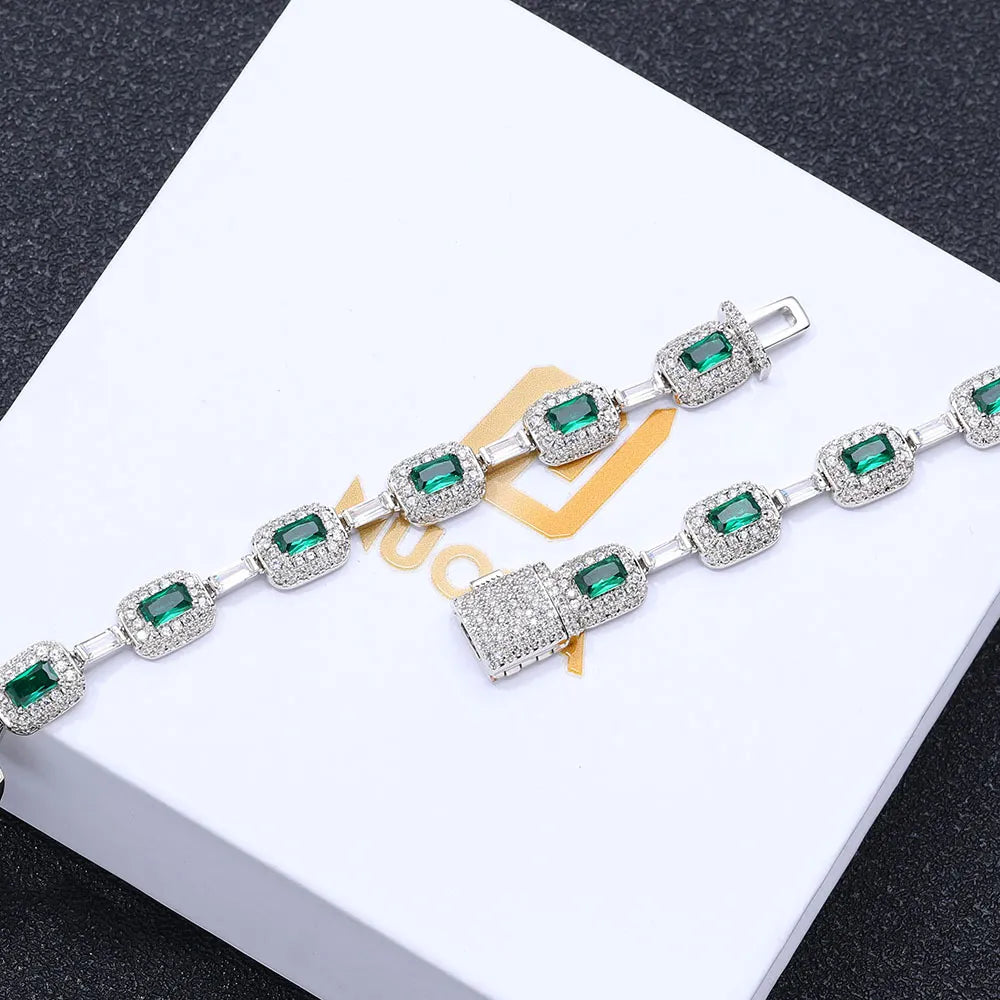 Emerald Crown Bracelet – Precision-Cut Luxury